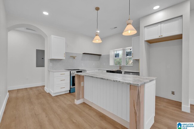 Building Photo - 1720 34th Pl N