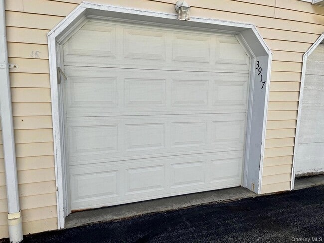 Building Photo - 3917 Whispering Hills Dr