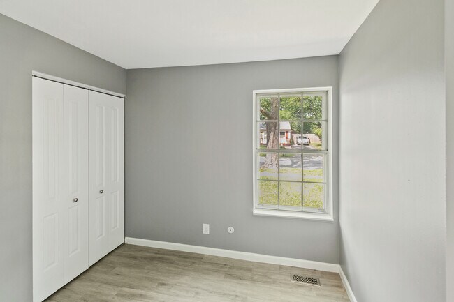 Building Photo - 164 Galewood Dr