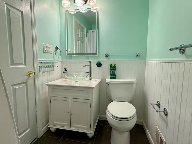 Building Photo - 5545 Doral Dr