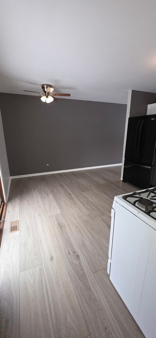 Building Photo - 1114 N Oak Terrace