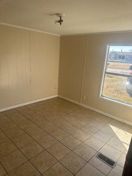 Building Photo - 308 Forest Creek Ln