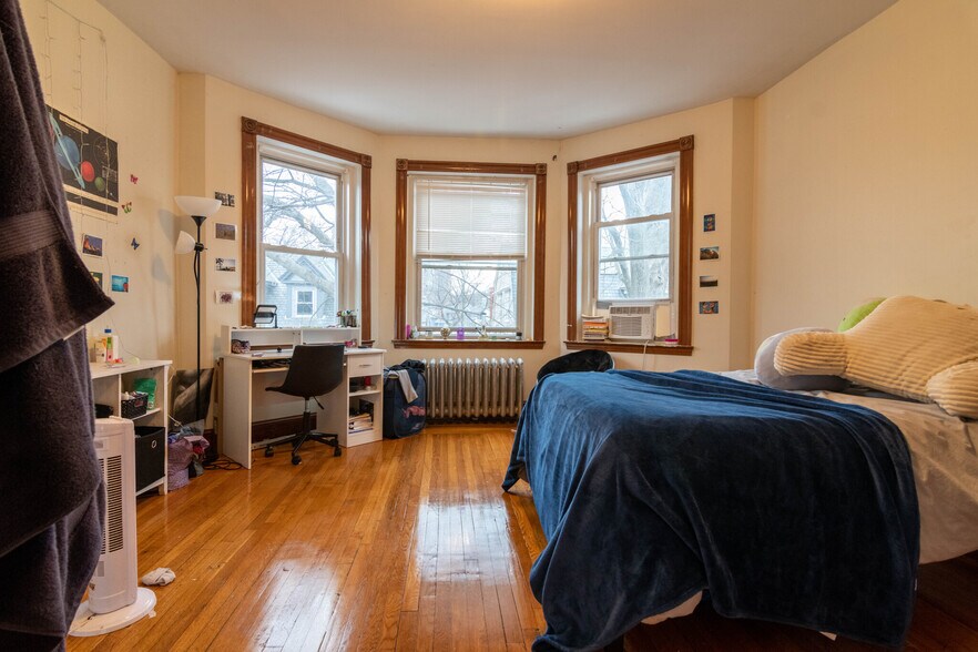 Building Photo - 21 Gibbs St