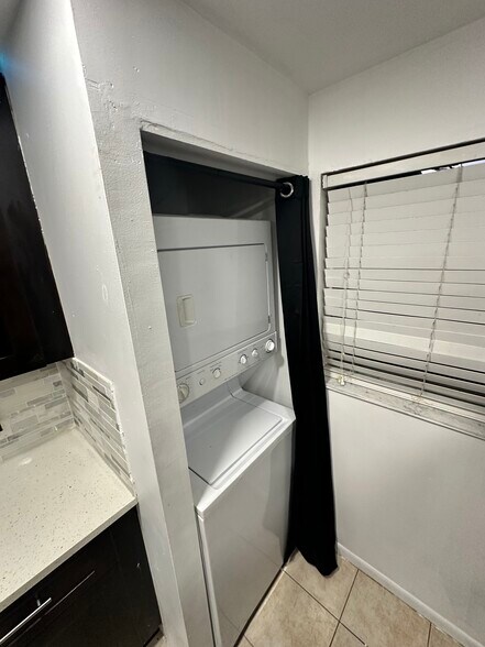 Laundry - 2980 Riverside Dr
