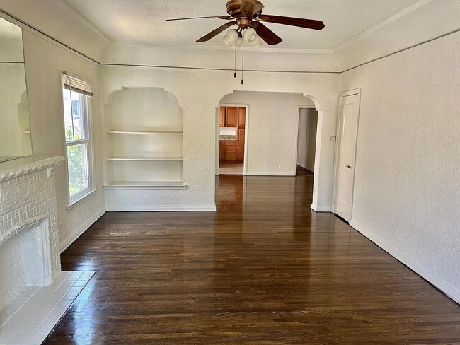 large livingroom area - 630 N Spaulding Ave