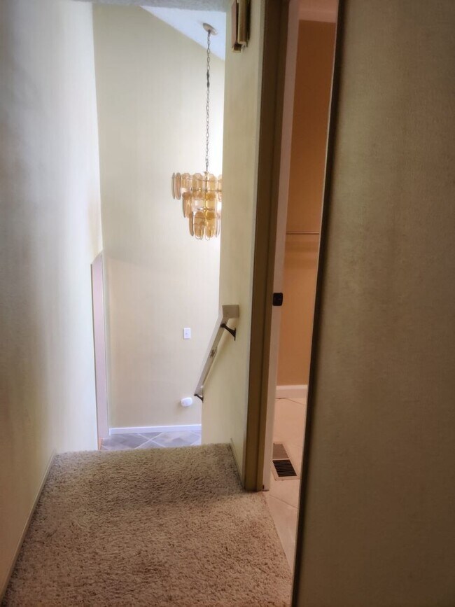 Building Photo - Private access to Lake Sammamish house