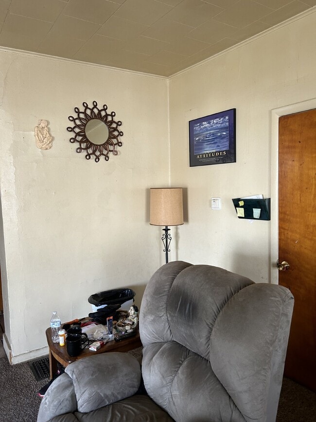 Building Photo - Welcome Home to Your Charming 1-Bedroom Apartment in Troy!