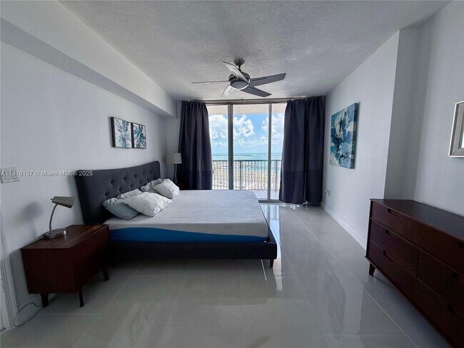 Building Photo - 1750 N Bayshore Dr