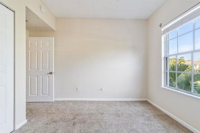 Building Photo - 4000 Grande Vista Blvd