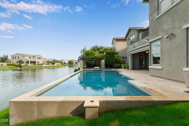 Building Photo - 4322 S Gardenia Dr