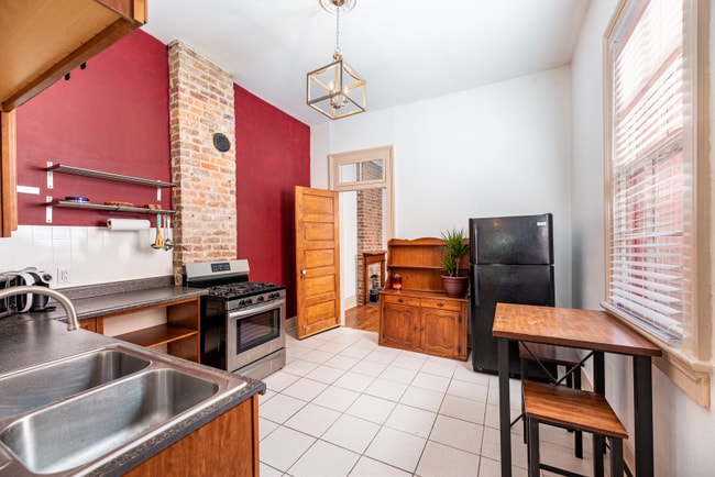 Building Photo - 2824 Banks St