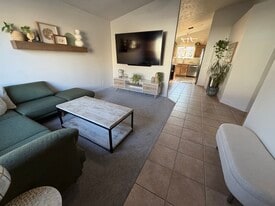 Building Photo - 559 E 300 S