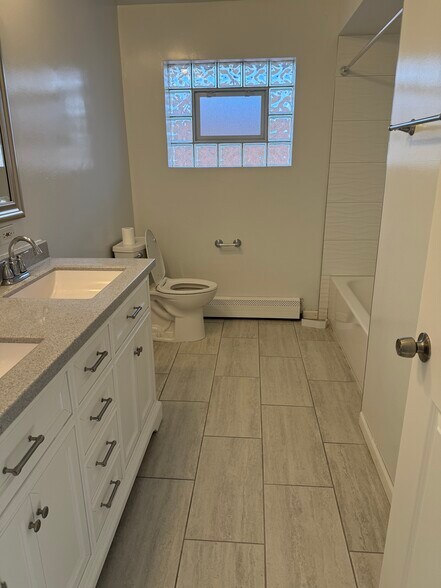 Building Photo - 2442 N 77th Ct
