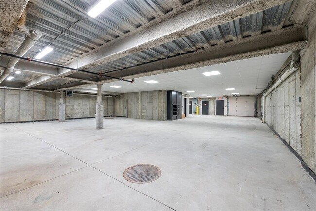 Building Photo - 57 University Rd