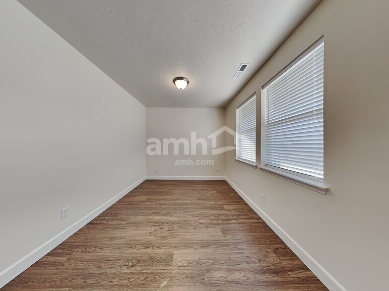 Building Photo - 3614 S Natural Way