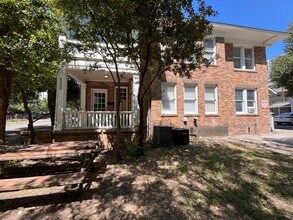 Building Photo - 3bed/1bath Duplex on West Campus - Short Term Lease