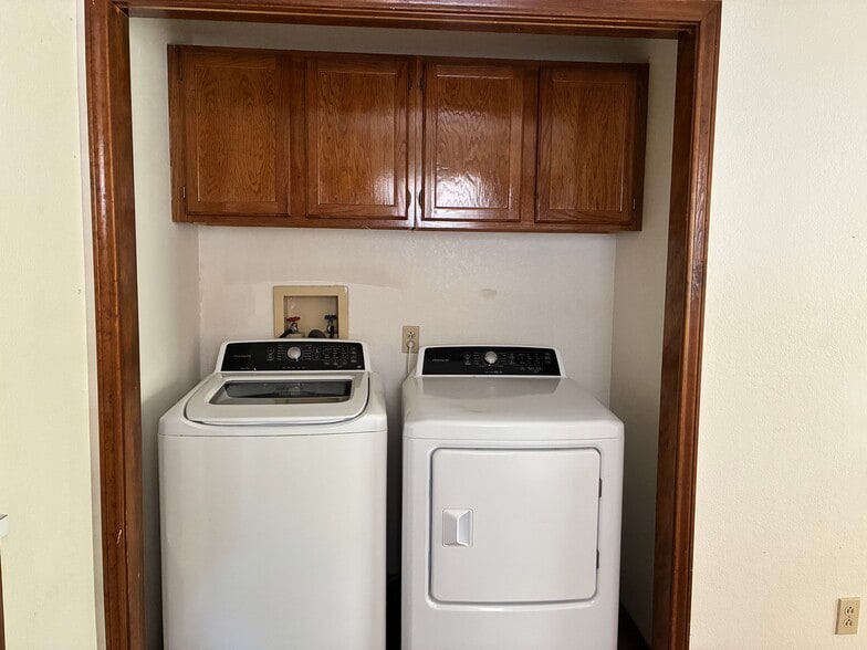 Laundry - 302 S Avenue I