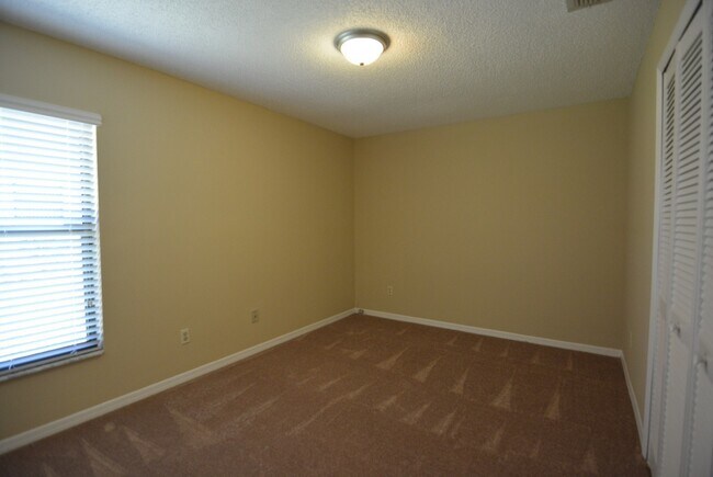 Building Photo - WINDERMERE 4br 2.5ba POOL HOME. Rent includes pool service!