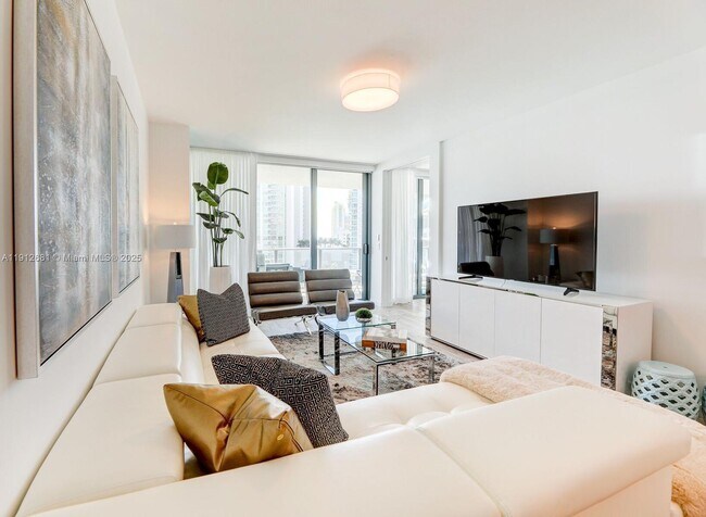 Building Photo - 650 NE 32nd St