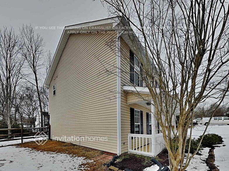 Building Photo - 8808 Clifton Meadow Dr