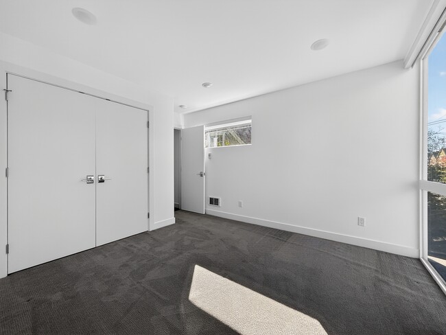 Building Photo - 809 NW 52nd St