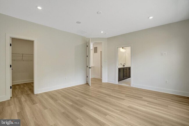 Building Photo - 9418 Dandelion Dr