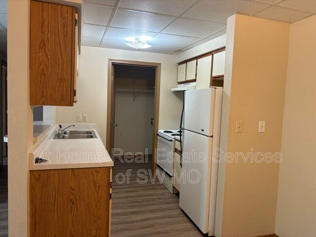 Primary Photo - 722 E Bain St