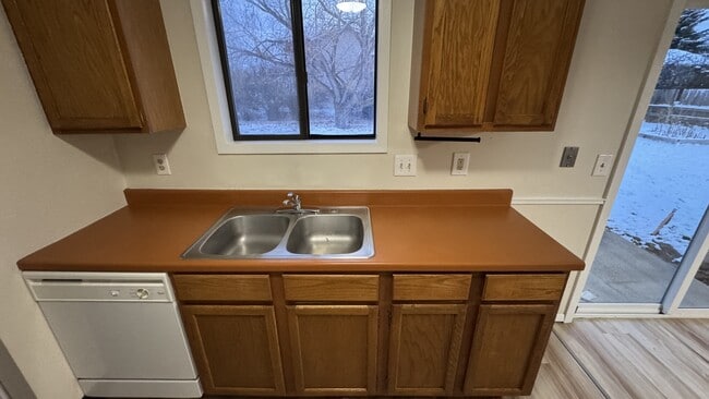 Building Photo - 110 N Yellowstone Ave