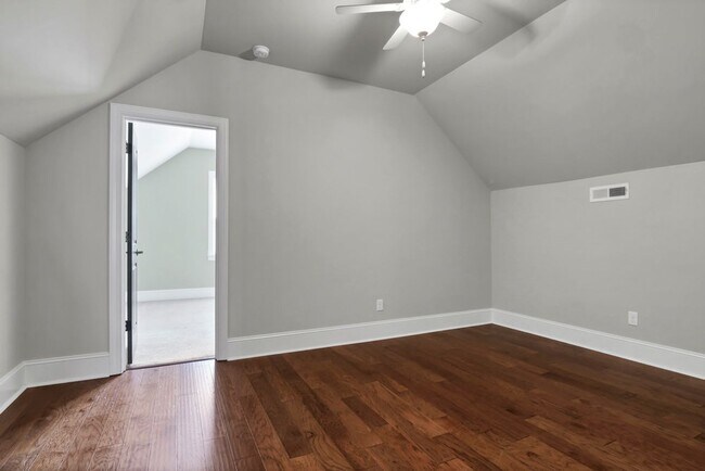 Building Photo - CATHERINES' COVE - Located off Bayshore Dr...