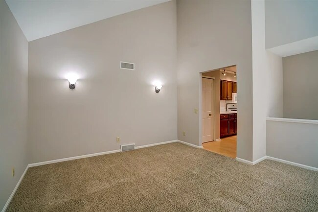 Building Photo - 11 Gray Birch Trl