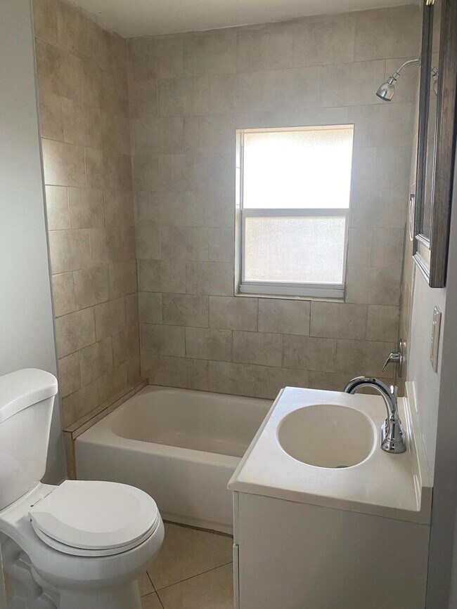 Building Photo - 508 57th St