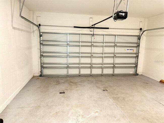 Building Photo - 121 Aces High Ln