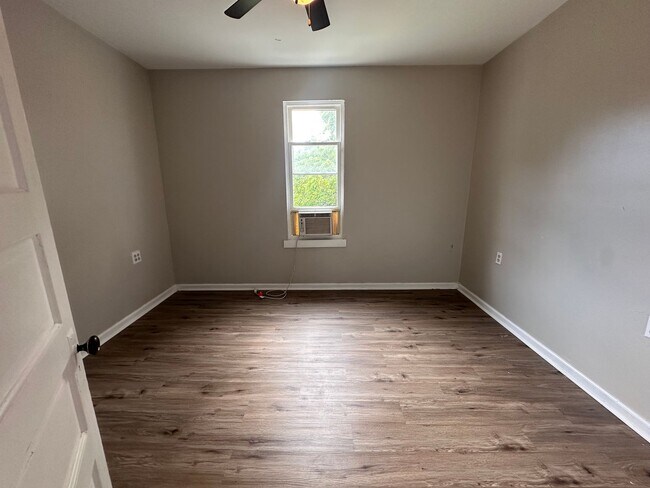 Building Photo - Charming 2-Bedroom Home in Ambridge – Convenient Location!