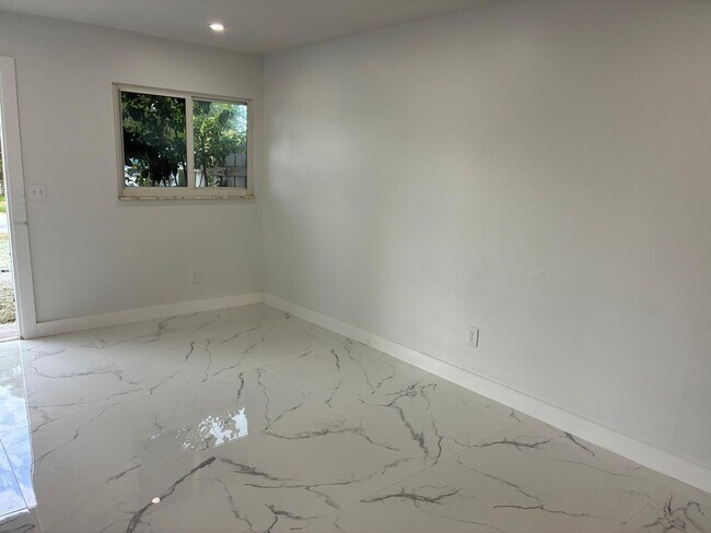 Building Photo - 4854 Weymouth St
