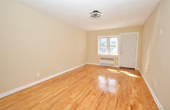 Building Photo - 724 E 96th St