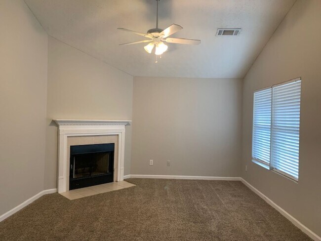 Building Photo - Coming Soon! Charming 3 Bedroom / 2 Bath Ranch Home in Jonesboro!