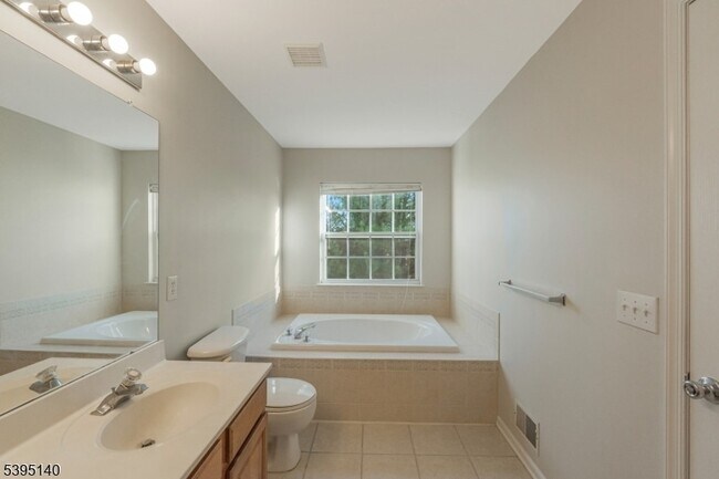 Building Photo - 105 Wallace Ct