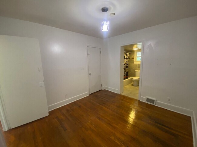 Building Photo - 313 Myles Ave