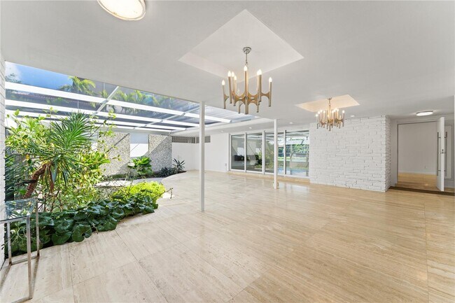 Building Photo - 1250 NE 87th St