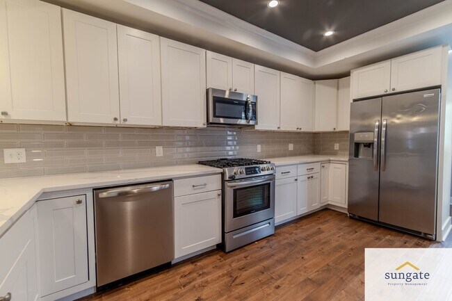 Building Photo - 1125 S Clinton St