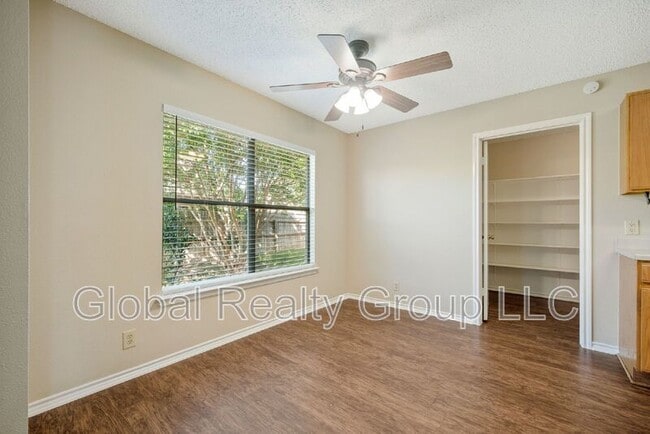 Building Photo - 1117 Stone Hollow