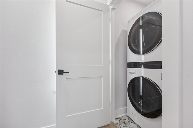 Building Photo - 4310 Canal St