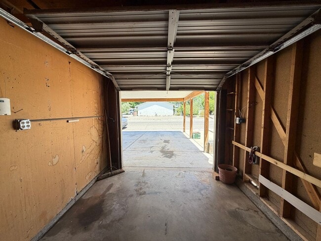 Building Photo - 2,800Sq Foot, 5 Bedroom Single Story Home Available Near Eubank Blvd NE & Copper Ave NE!
