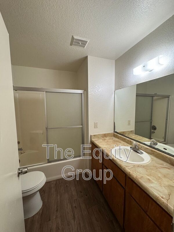 Building Photo - 1226 S Santa Fe St