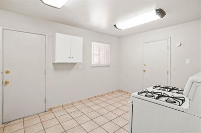 Building Photo - 4908 Royal Dr