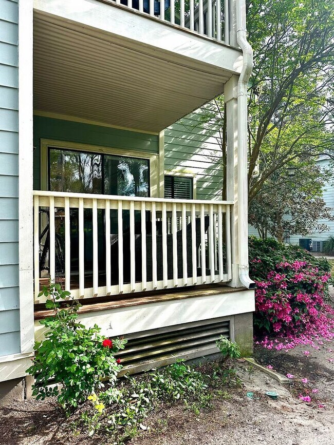 Building Photo - Furnished/Updated 1 Bed/1 Bath Condo- Close to Sullivan's Island