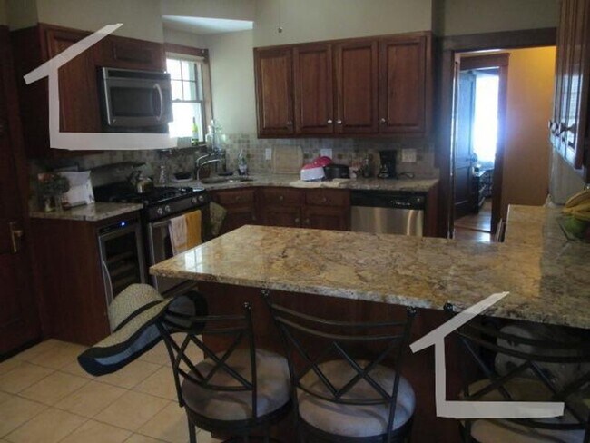 Primary Photo - Brighton 3Bed / 1Bath with Laundry in unit...
