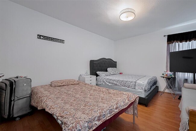 Building Photo - 15214 Mission Forest Dr