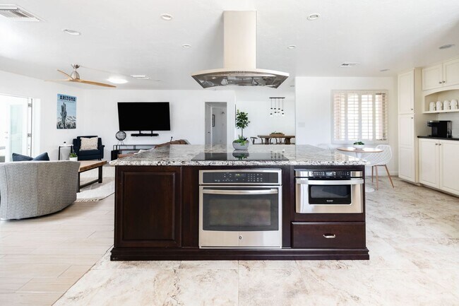 Building Photo - Tempe Beauty! 2199 Sq Ft 4 bedroom 2 bath ...