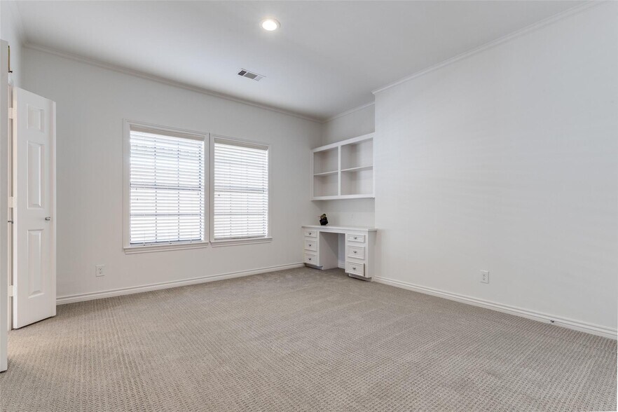 Building Photo - 3201 Saint Johns Dr